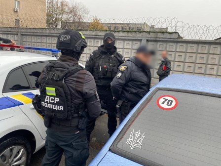 В Кривом Роге за вымогательство взяток задержаны 11 полицейских (Фото) - рис. 3