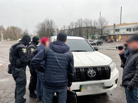 В Кривом Роге за вымогательство взяток задержаны 11 полицейских (Фото) - рис. 5