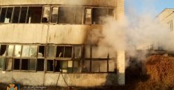 В Днепре на проспекте Хмельницкого горело заброшенное здание (Фото) - рис. 4
