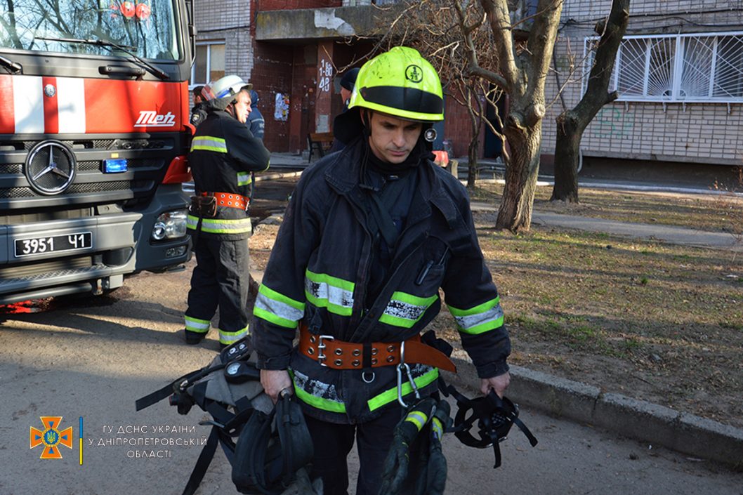 Жизни пострадавших при пожаре на ж/м Тополь в Днепре ничего не угрожает - рис. 1