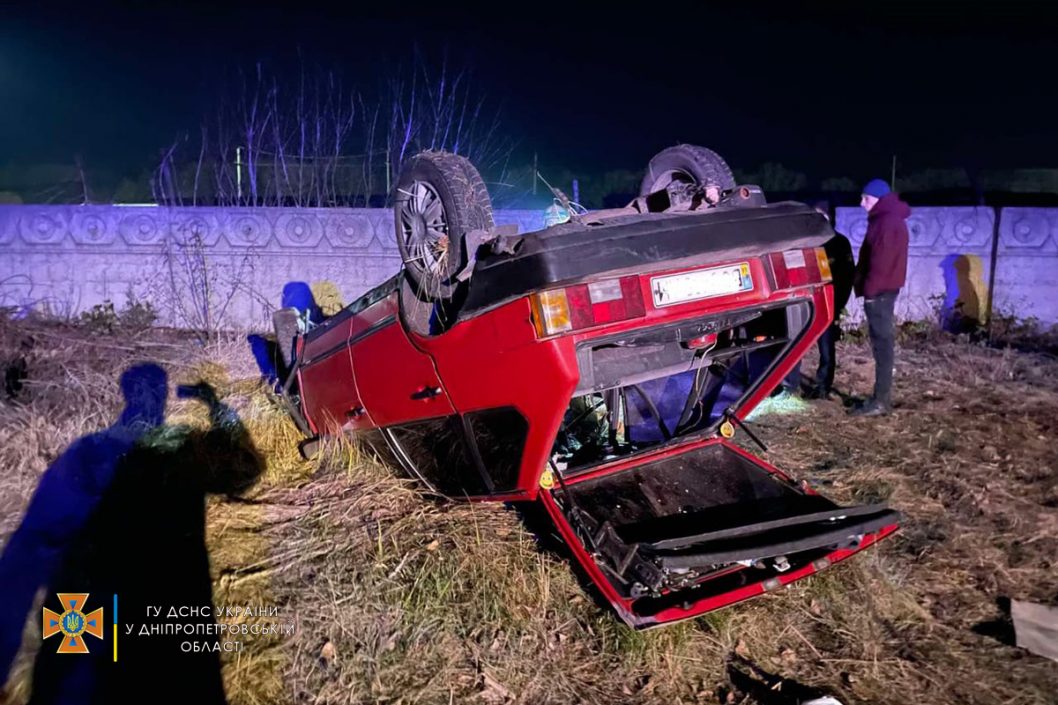 Ночное ДТП на Днепропетровщине: водителя доставали из разбитого авто - рис. 3