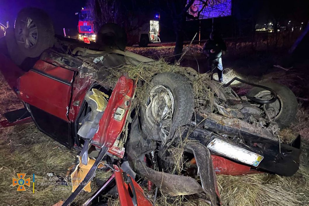 Ночное ДТП на Днепропетровщине: водителя доставали из разбитого авто - рис. 4
