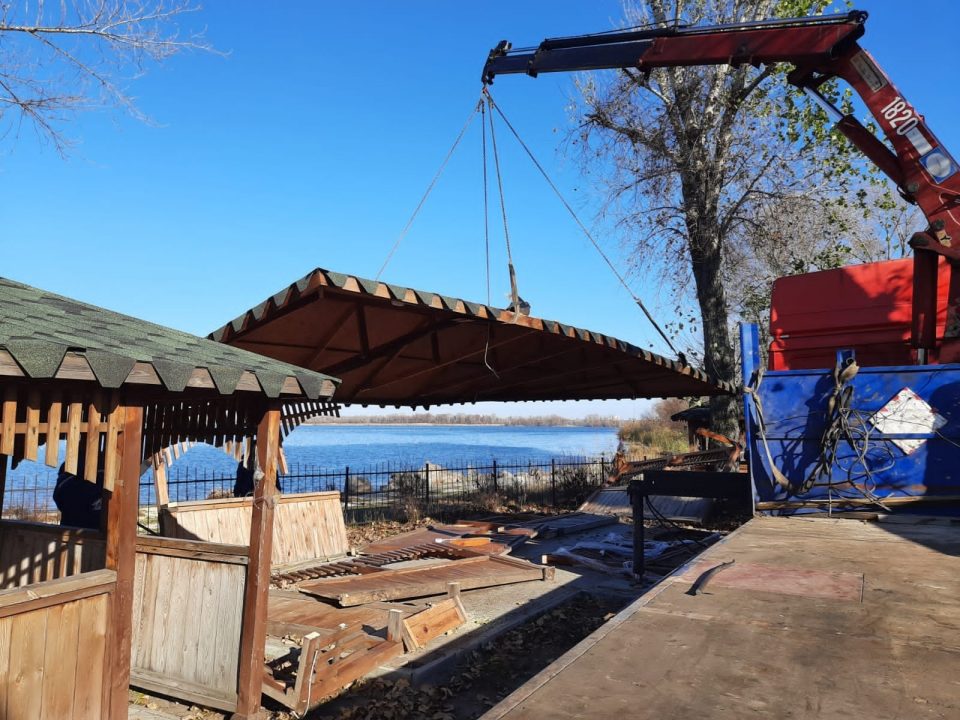 В Днепре продолжают планомерно сносить самострои в прибрежной зоне реки (Фото) - рис. 2