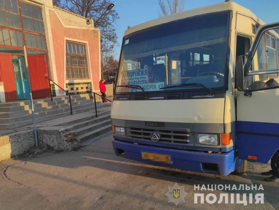 На Днепропетровщине задержали пассажирку с поддельным Covid-сертификатом - рис. 1
