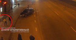 В Днепре нетрезвый мужчина бросался на людей (Видео) - рис. 7
