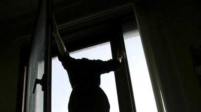 В Днепре женщина выпала из окна девятиэтажного дома - рис. 1