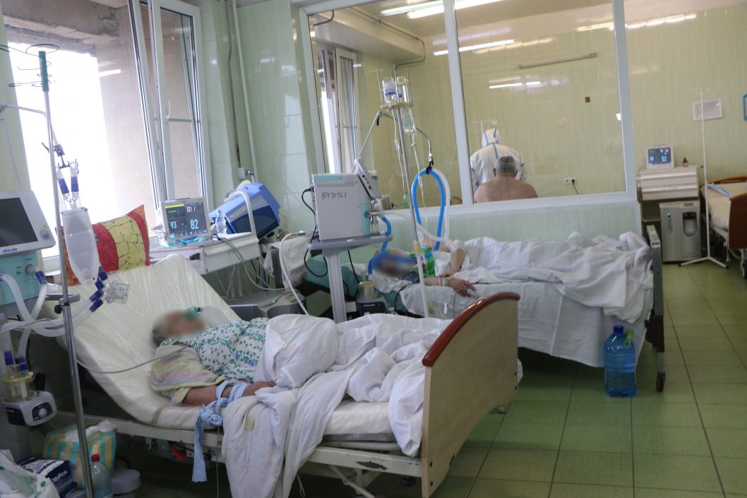 В Днепре больница №8 начала принимать пациентов с COVID-19 - рис. 7