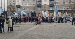 В Днепре антивакцинаторы провели массовую акцию протеста (Видео) - рис. 20