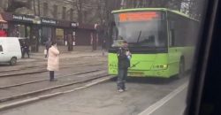 В Днепре автобус сбил насмерть женщину (Видео) - рис. 10