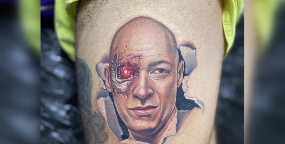 "ГордоНатор": фанат известного журналиста сделал на ноге татуировку с его изображением - рис. 1