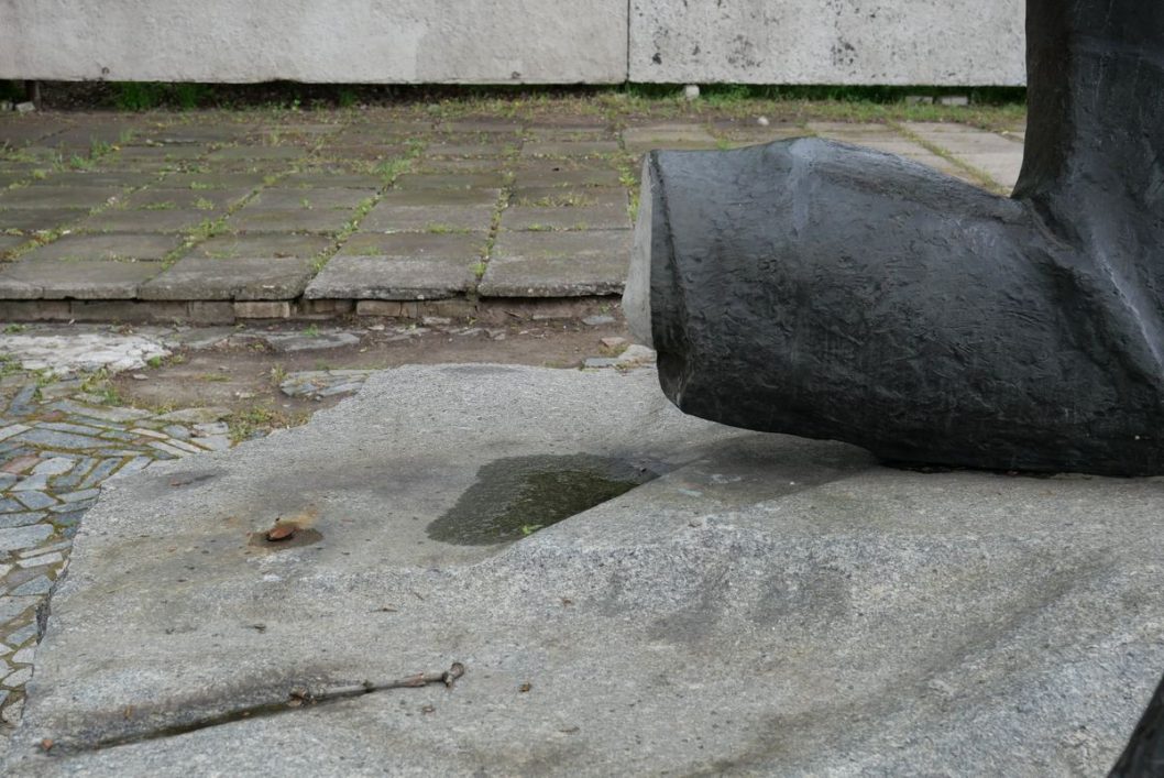 В Днепре реставрировали памятник душевнобольным, которых расстреляли нацисты (Фото) - рис. 3