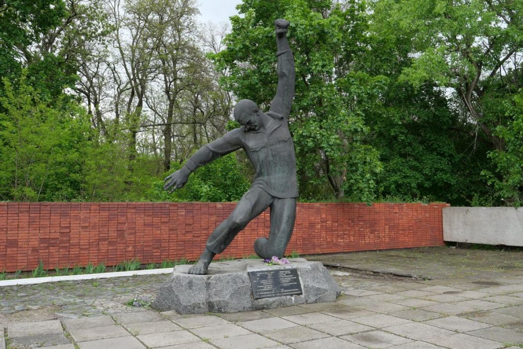 В Днепре реставрировали памятник душевнобольным, которых расстреляли нацисты (Фото) - рис. 2