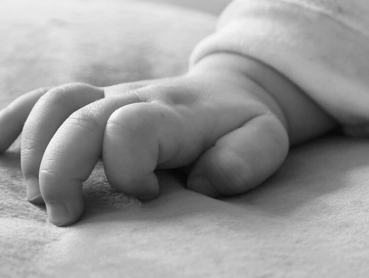 В Кривом Роге 5-месячный ребенок скончался из-за передозировки алкоголем - рис. 1