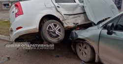 ДТП на Запорожском шоссе в Днепре: Subaru на скорости протаранил Renault - рис. 3