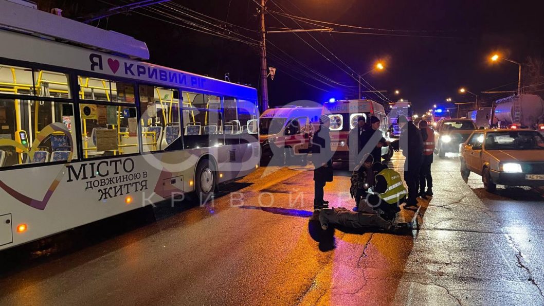 В Кривом Роге фура переехала женщину с ребенком - рис. 3