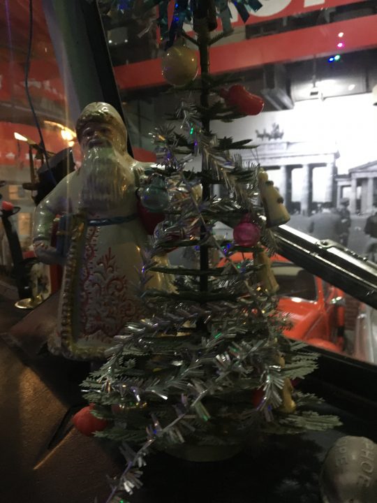 В Днепре в музее «Машины времени» появился новогодний автобус 1950-х годов - рис. 5