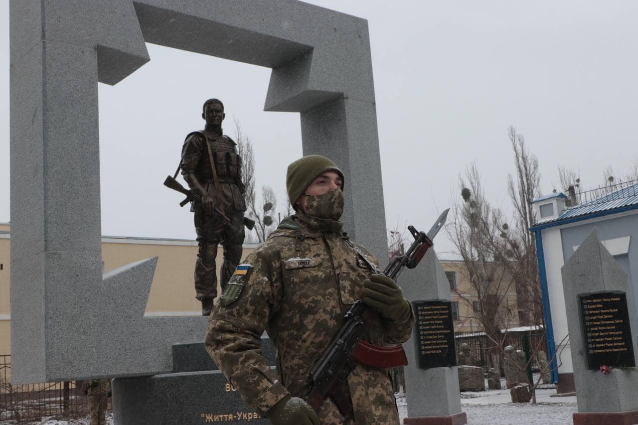 В Новомосковске открыли памятник воинам, которые погибли в АТО/ООС (Фото) - рис. 3
