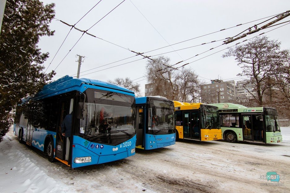 Как в Днепре будет работать общественный транспорт в новогодние праздники - рис. 1