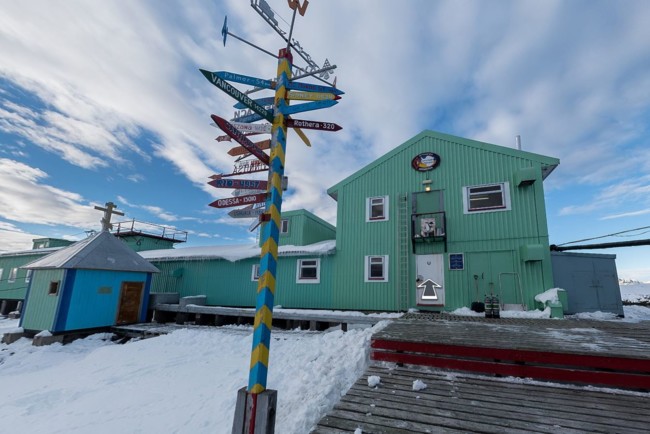 На украинской антарктической станции выпало рекордное количество снега - рис. 1
