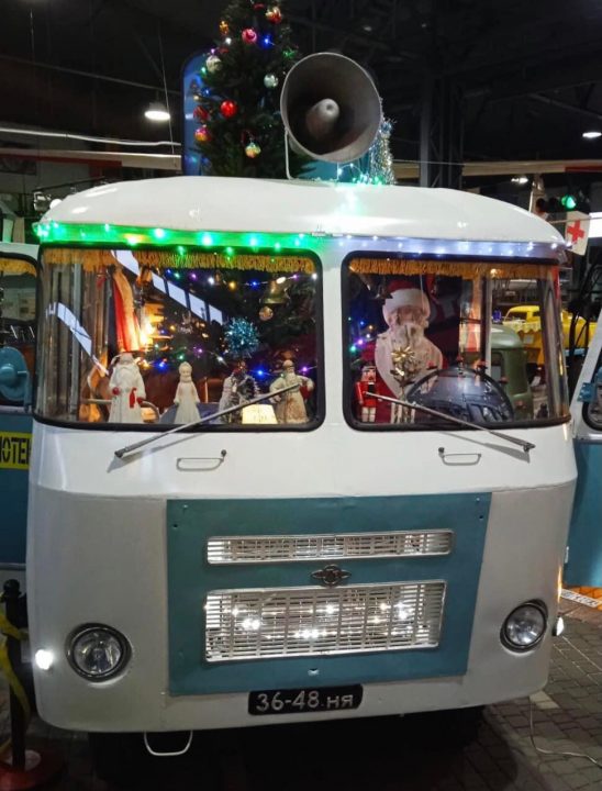 В Днепре в музее «Машины времени» появился новогодний автобус 1950-х годов - рис. 3