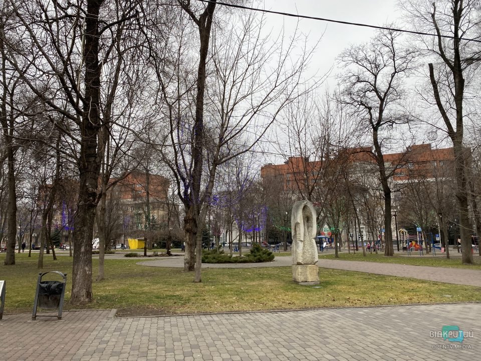 Новый год не за горами: в Днепре начали украшать сквер Героев (Фото) - рис. 7
