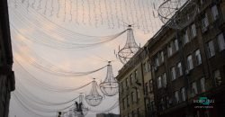В центре Днепра устанавливают иллюминацию с люстрами (Фото) - рис. 3