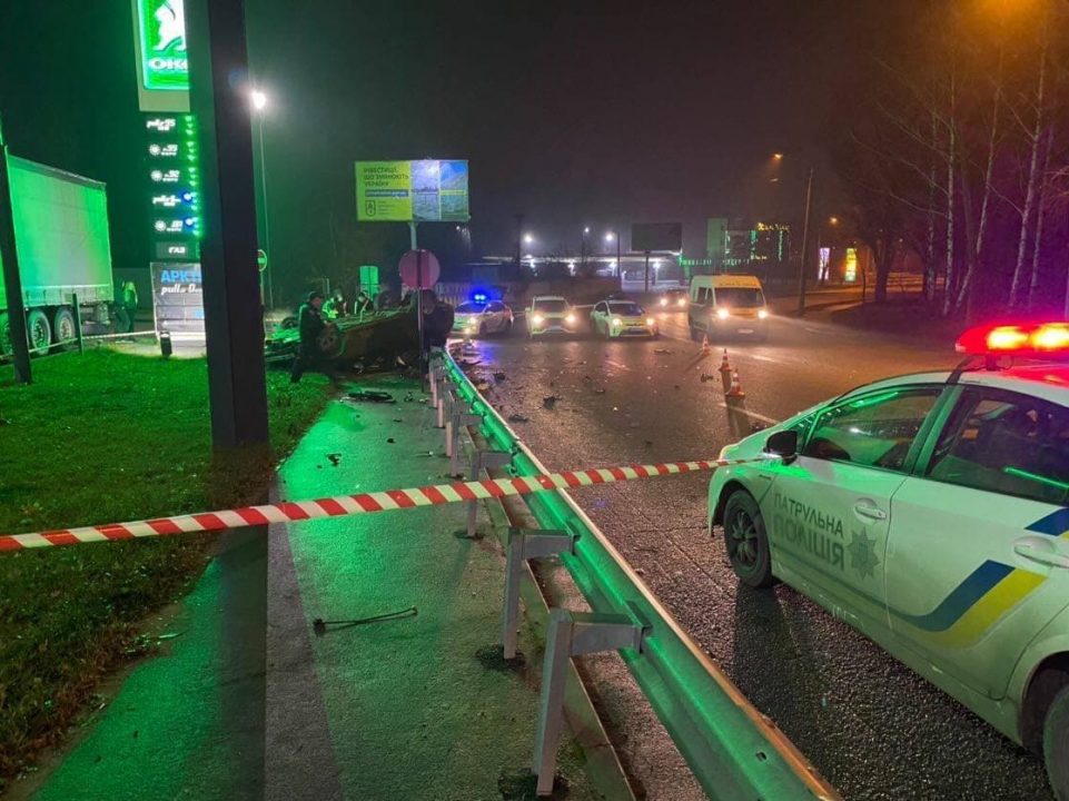 В Днепре на улице Космической перевернулся легковой автомобиль Peugeot (Фото) - рис. 3