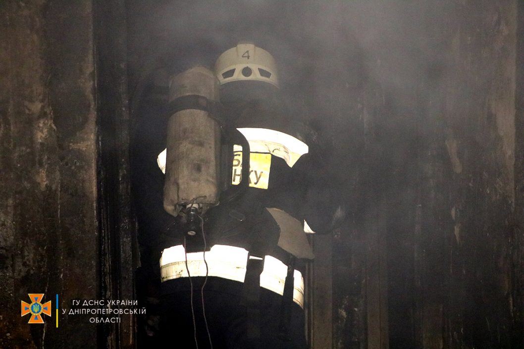 В Днепре во время пожара в многоэтажке спасли 8 человек - рис. 3