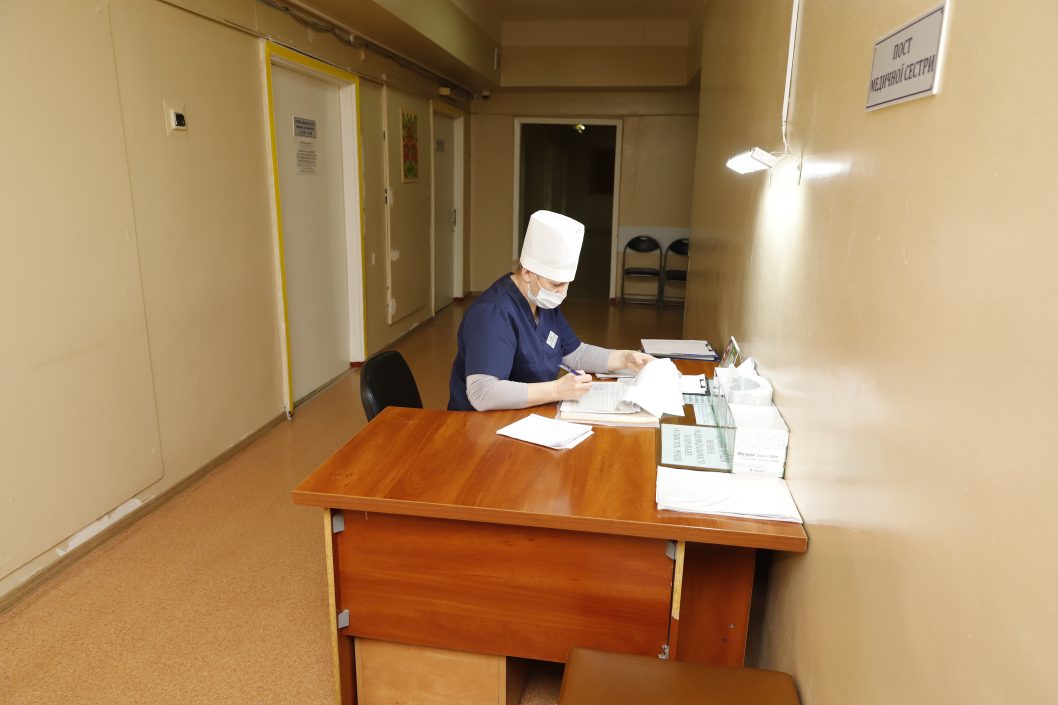 В днепровской больнице №6 продолжают принимать пациентов с коронавирусом - рис. 1