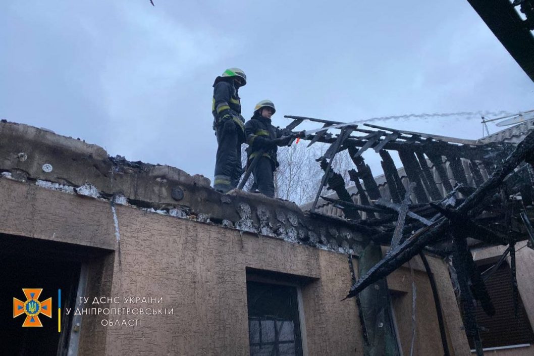 В Днепре в частном секторе на левом берегу сгорел дом (Фото) - рис. 3
