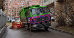 В Днепре несколько мусоровозов провалились под асфальт: комментарий коммунальщиков - рис. 12