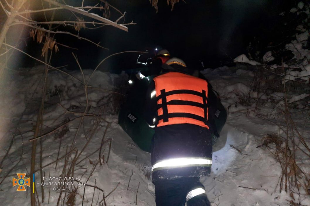 В Павлограде спасли провалившегося под лед мужчину (Фото) - рис. 4