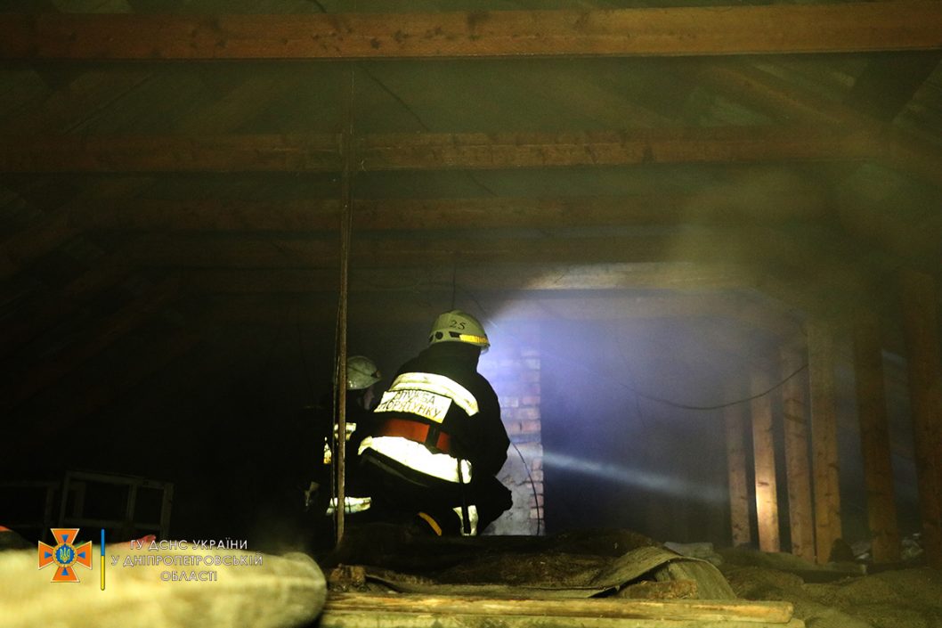 В Днепре в результате пожара в частном доме семья с детьми осталась без жилья - рис. 5