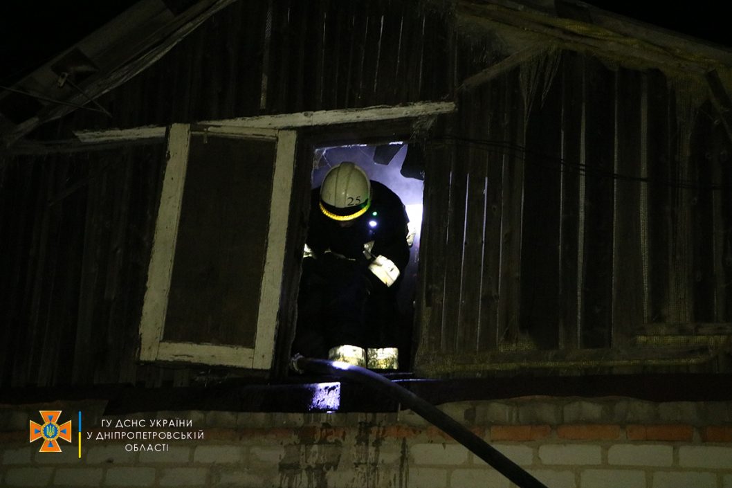 В Днепре в результате пожара в частном доме семья с детьми осталась без жилья - рис. 6