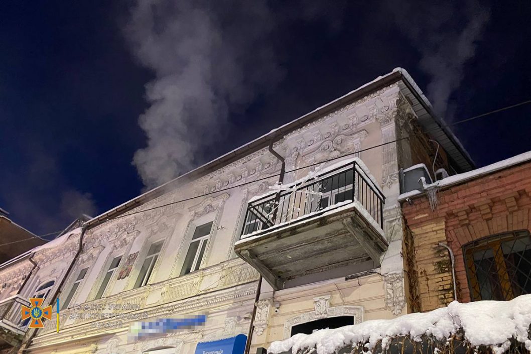 В самом центре Днепра горело двухэтажное историческое здание (Фото/Видео) - рис. 1