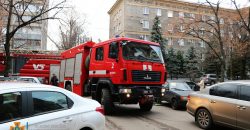 В Днепре хаотично припаркованные авто затрудняют проезд пожарным - рис. 7