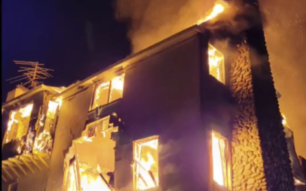 Изгоняющий змей: американец сжег свой дом дотла (Фото) - рис. 1