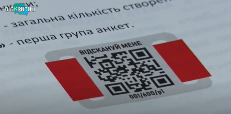 В Днепре пожилым и тяжелобольным людям раздают спасательные браслеты - рис. 1
