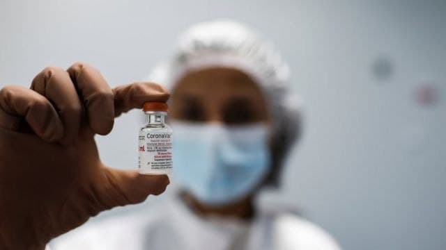 В Украине планируют производить по лицензии вакцину от коронавируса - рис. 1