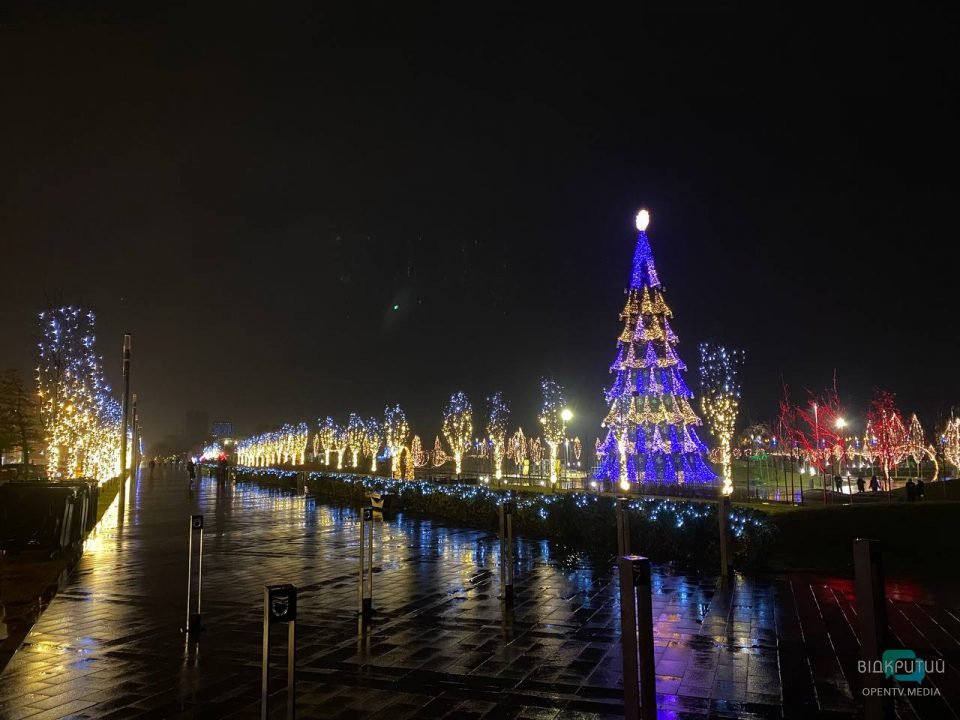В Днепре украсили сквер Прибрежный