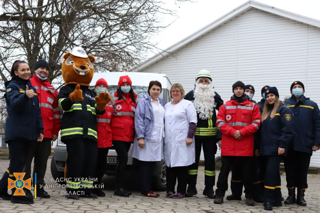 Спасатели Днепропетровщины поздравили воспитанников интерната с Днём святого Николая - рис. 9