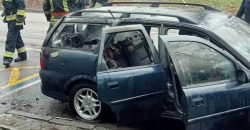 В центре Днепра сгорел автомобиль Opel Vectra: в нем нашли оружие (Фото/Видео) - рис. 1