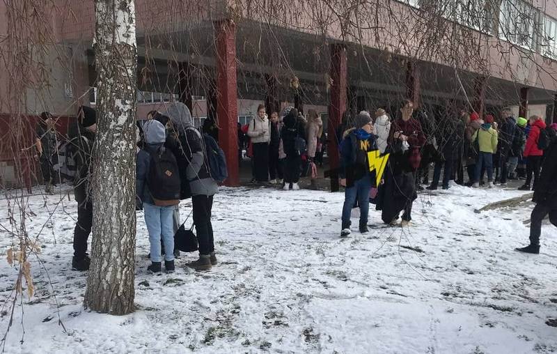 В Днепре возле школы №131 обнаружили трупы мужчин (Видео) - рис. 2