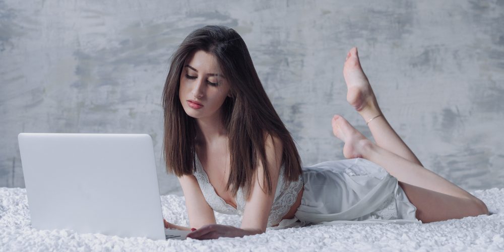 Вебкам-модель: в Кривом Роге осудили девушку за сбыт порно-роликов в интернете - рис. 1