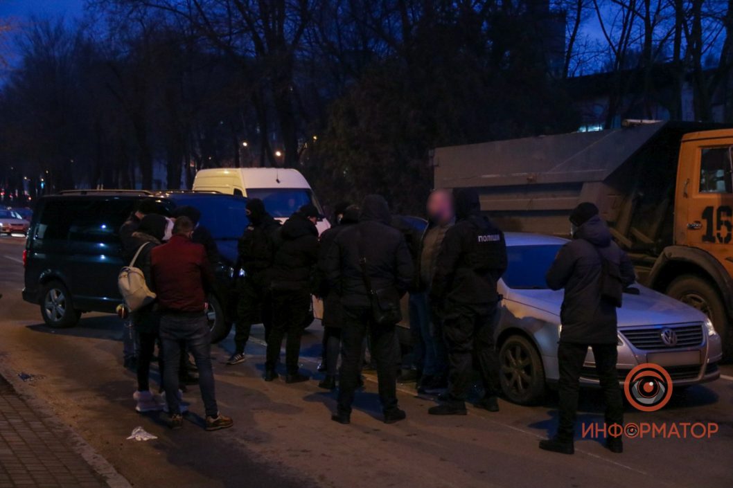 В Днепре на улице Княгини Ольги правоохранители провели задержание: подробности - рис. 1
