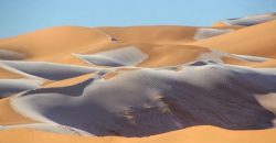 Редкое явление: на пески пустыни Сахары выпал снег (Фото/Видео) - рис. 17