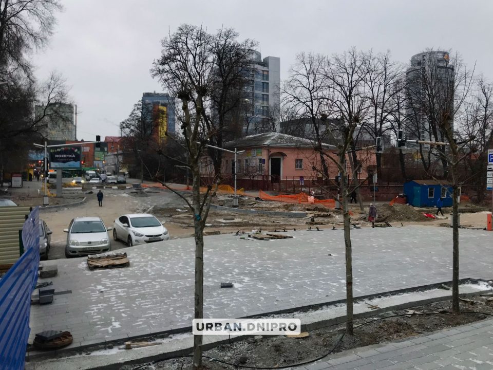 В Днепре продолжают реконструкцию Успенской площади (Фото) - рис. 6