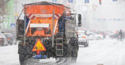 Снегопад в Днепре: коммунальщики продолжают бороться с последствиями непогоды - рис. 17