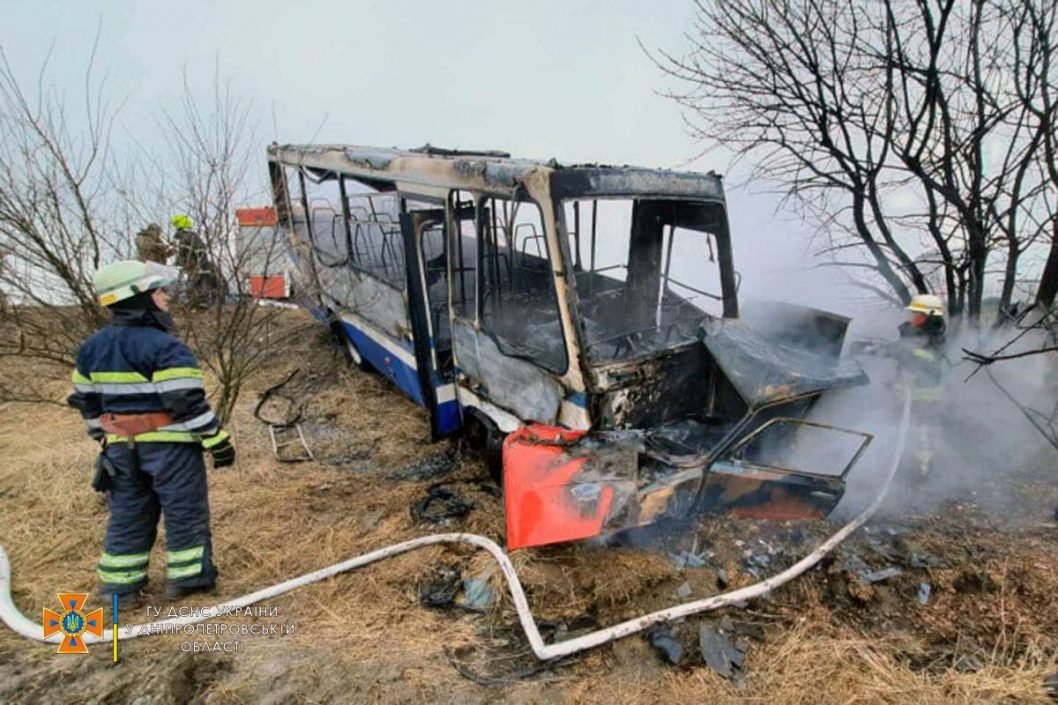 Смертельное ДТП на Днепропетровщине: ВАЗ влетел в рейсовый автобус - рис. 6