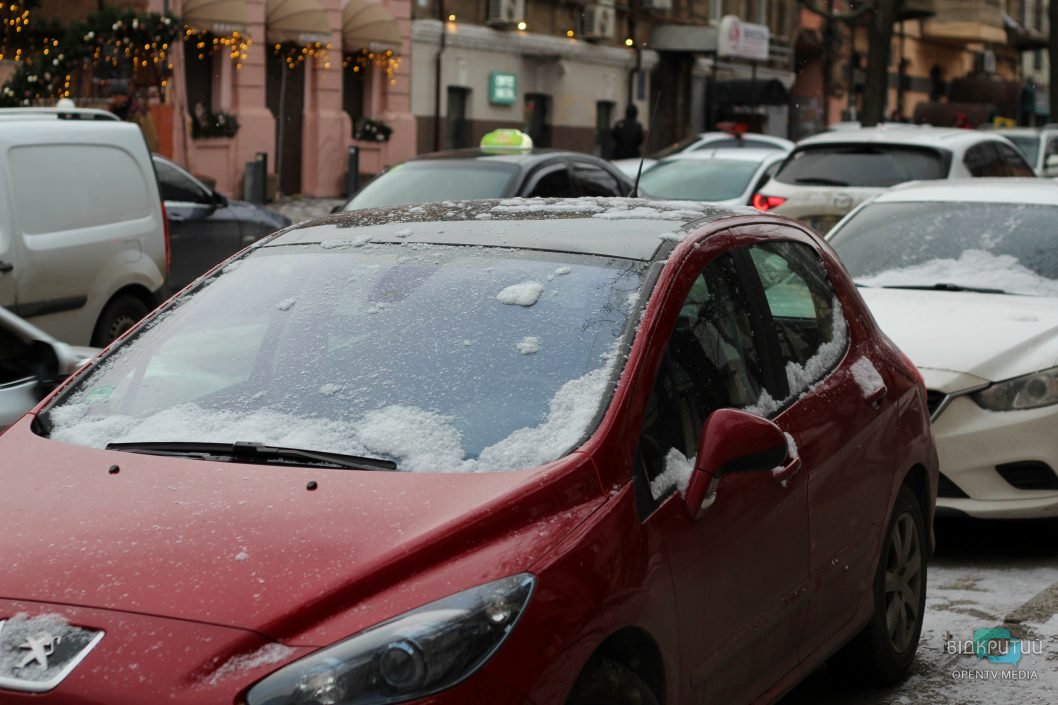 В Украине прогнозируют снег и штормовой ветер: какая погода будет в Днепре - рис. 1